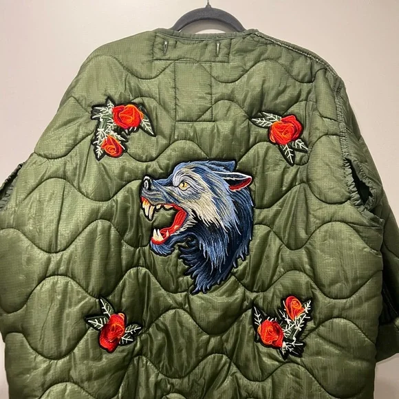 vintage army surplus jacket. With embroidered patches seen on front and back - Picture 2 of 6